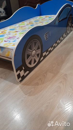 Детская кровать машина