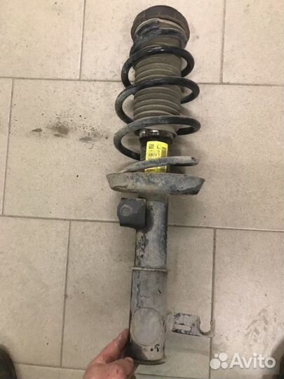 Амортизатор передний левый Chevrolet Cruze