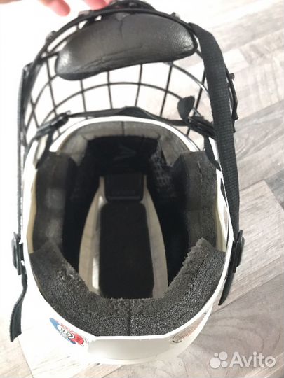 Хоккейный шлем