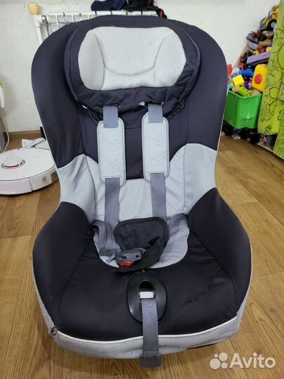 Детское автокресло 9-18 Chicco Artsana Isofix