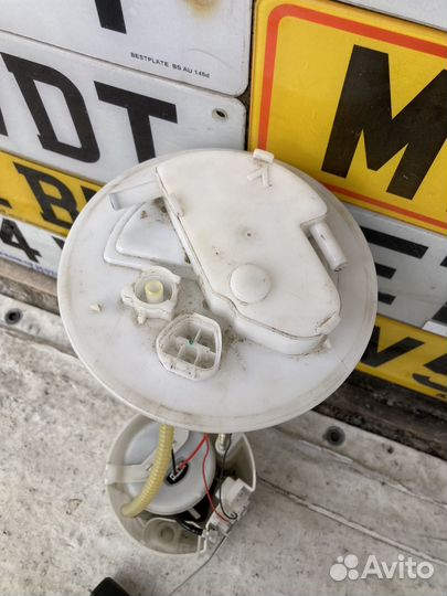 Насос топливный Toyota Yaris