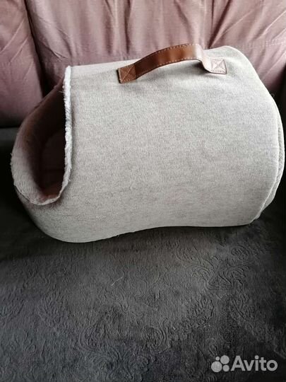 Лежанка для маленьких собак. Практически новая