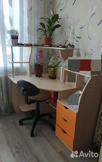 Детская кровать чердак со столом и шкафом