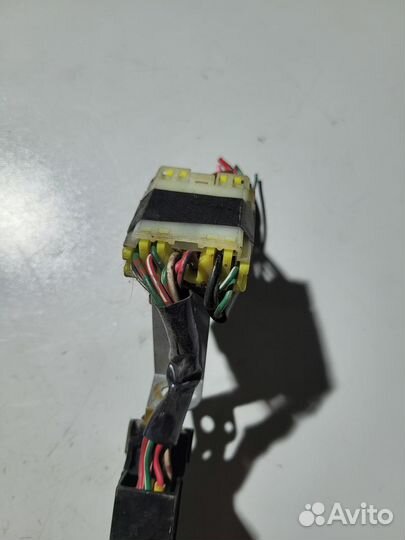 Кнопка стеклоподъемника Nissan Avenir Salut