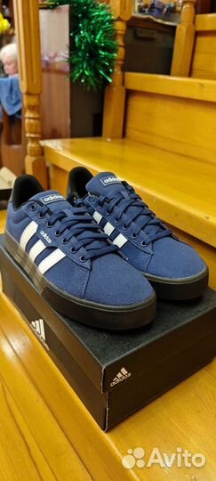 Кроссовки Adidas 40 и 41.5 размер оригинал