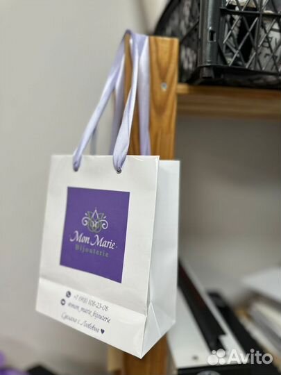 Бумажные пакеты с печатью логотипа. Коробки. Бирки