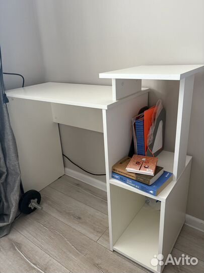 Письменный стол белый