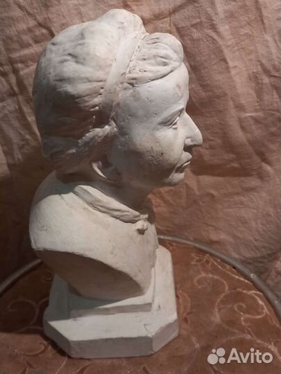 Бюст старый