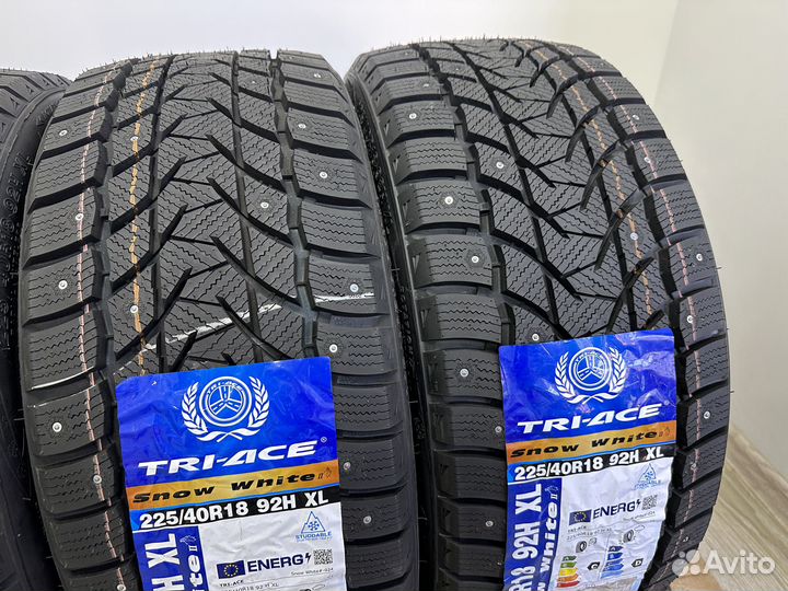 Tri Ace Snow White II Stud 225/40 R18 92H