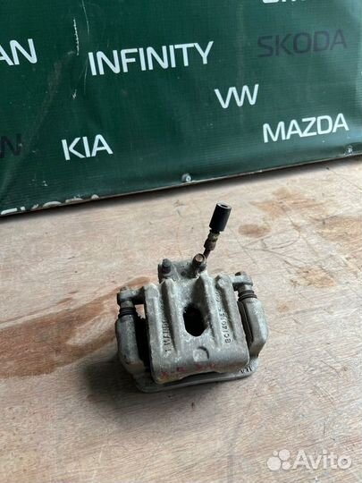 Суппорт тормозной задний левый Kia Quoris 1 G8BE