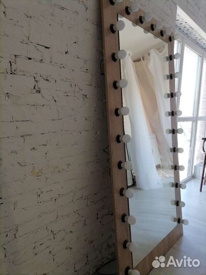 Гримерное зеркало с лампочками во весь рост