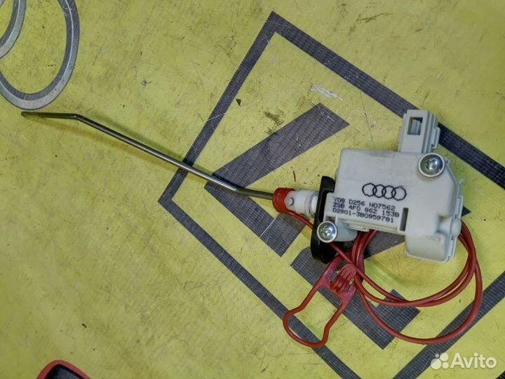 Актуатор лючка бензобака Audi A6 универсал 2.8 CCE