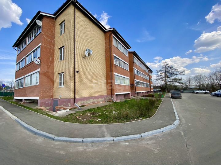 2-к. квартира, 80,9 м², 1/3 эт.