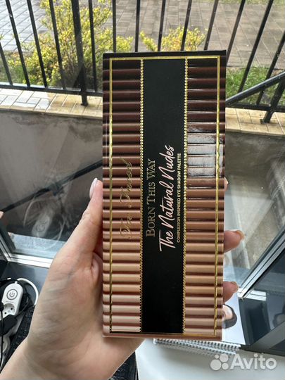 Палетка теней too faced