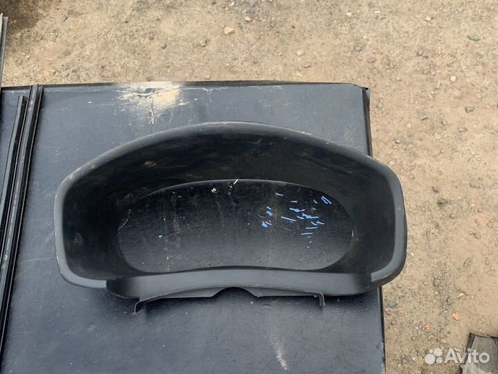 Кожух щитка приборов renault logan 2