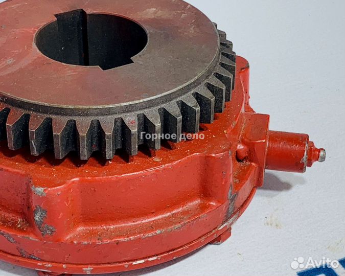 Бугель в сборе с полумуфтой 2-43-140.001 сб