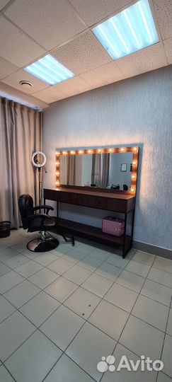 Гримерное зеркало со столом