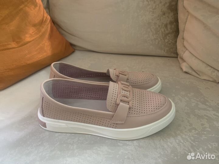 Отдам даром женские вещи