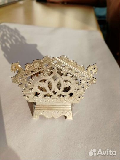 Солонка-стульчик (трон)