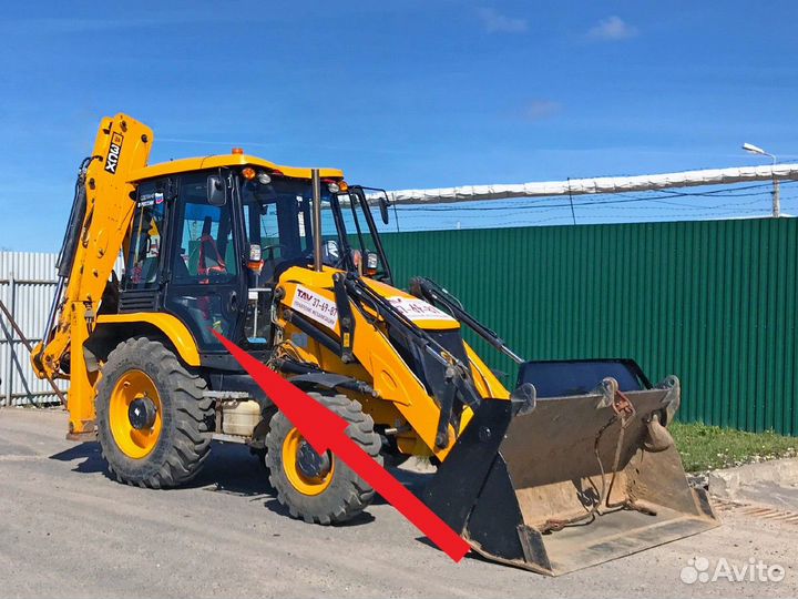 На JCB 3CX/4CX Стекло дверное правое нижнее (инд.)