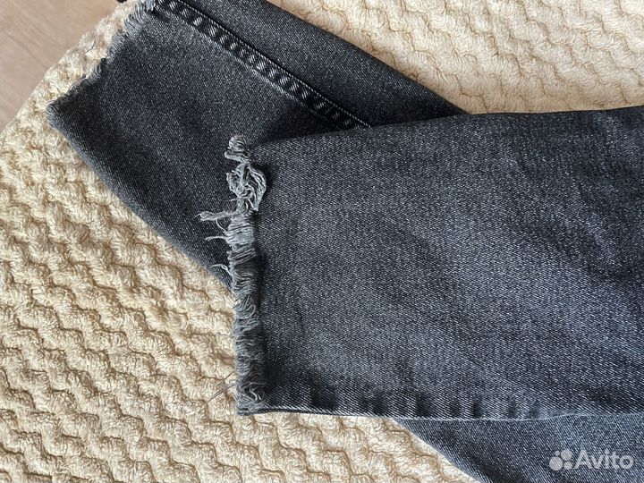 Джинсы на пуговицах