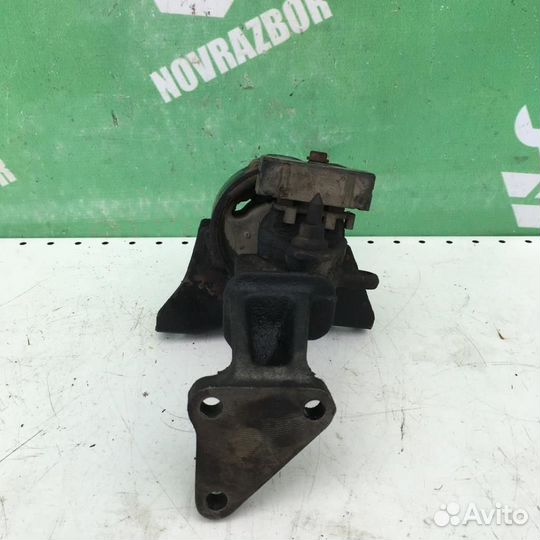 Опора двигателя правая Тойота Карина Е