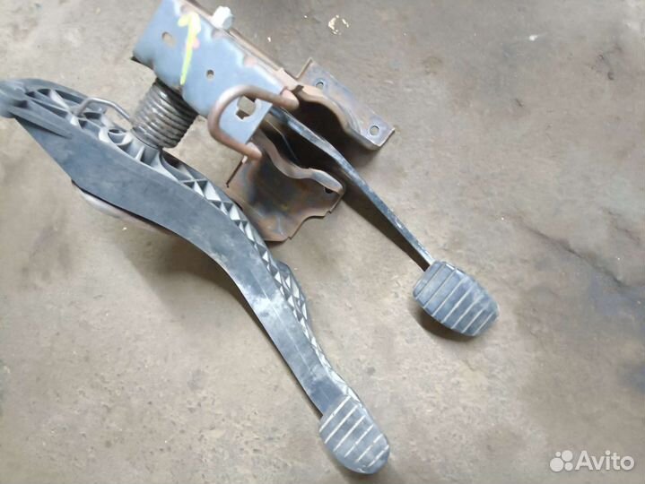 Кронштейн генератора Рено Сандеро 1