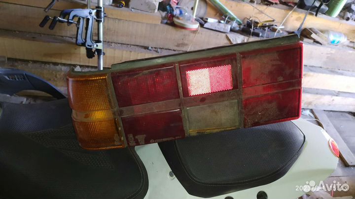 Задний левый фонарь от старого Фольцваген-Пассата