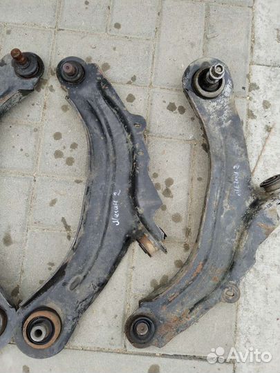 Рычаг передней подвески Рено Меган 2