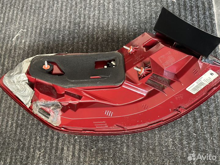 Фонарь задний правый е212