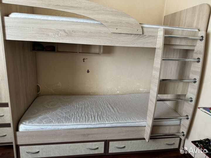 Кровать двухярусная с матрасом бу
