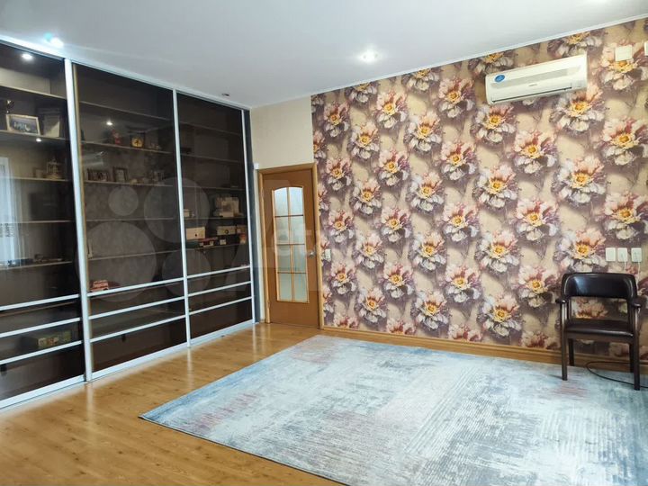 4-к. квартира, 130 м², 2/6 эт.