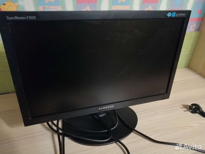 Монитор Samsung syncmaster e1920