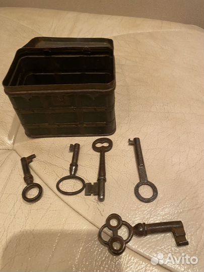 Чайная банка, 5 ключей, лот