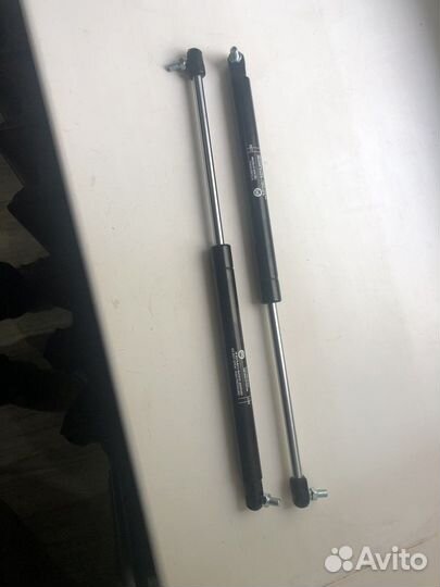 Амортизатор багажника приора