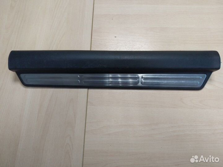 Накладка декоративная передняя правая Mitsubishi