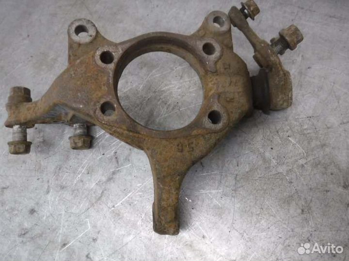 Кулак передний правый Toyota Corolla 151 1ZR 2012