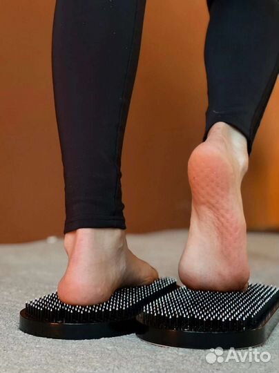 Доска Садху. Практика гвоздестояния