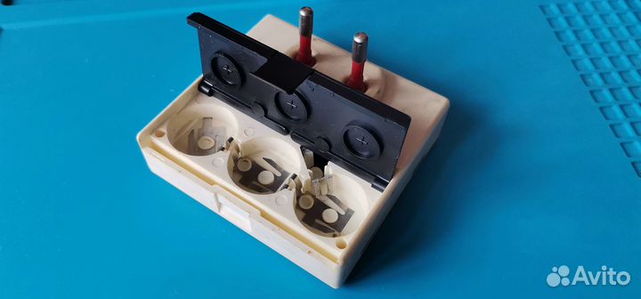 Раритетный зарядник батареек аналога cr-2030 СССР