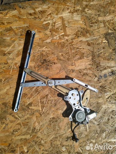 Стеклоподъемник передний левый ToyotaHiAce h100