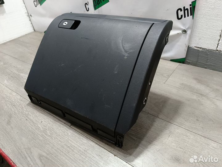 Бардачок в сборе для Volkswagen Jetta 6