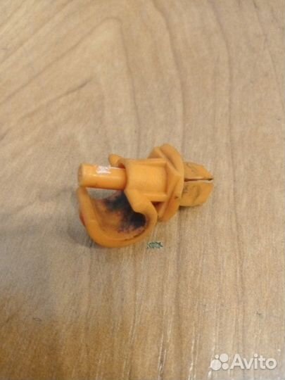 Фиксатор (клипса) упора капота Volkswagen Polo