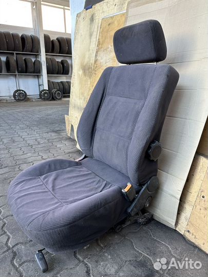 Сиденье переднее правое Audi 80 B4; B3