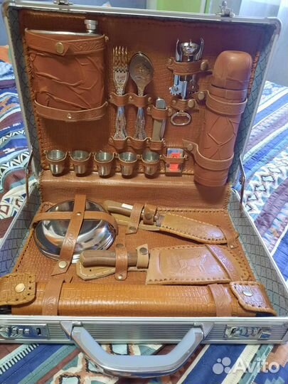 Подарочный набор для пикника в кейсе