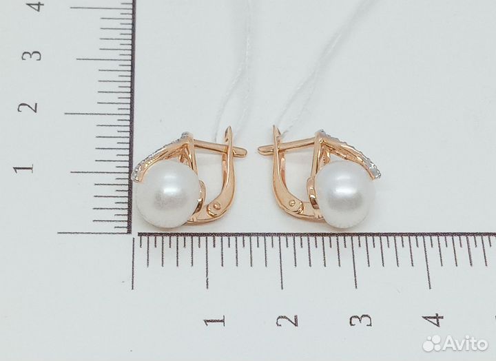 Золотые серьги с камнем