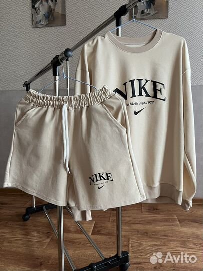 Спортивный костюм Nike женский новый 44 46