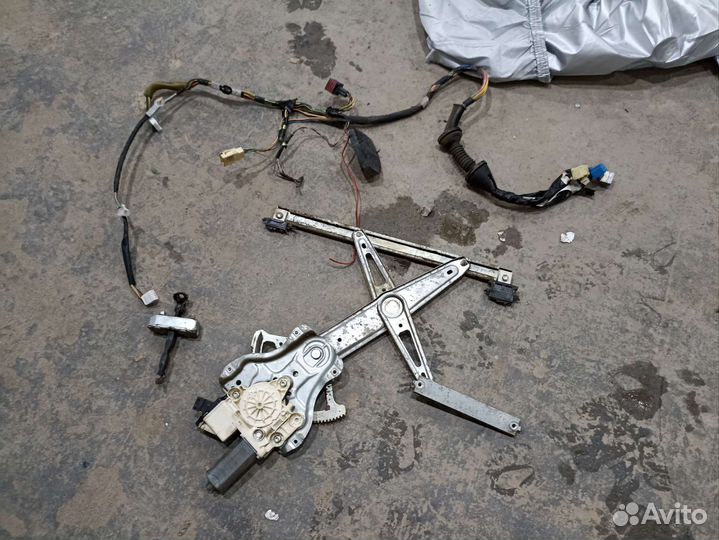 Стеклоподъёмник передней левый Toyota Corolla 120