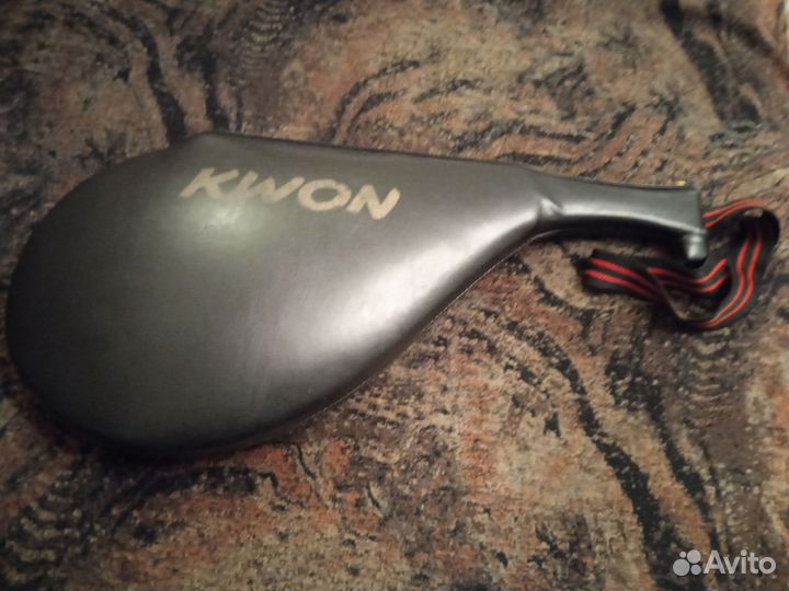 Лапа-ракетка