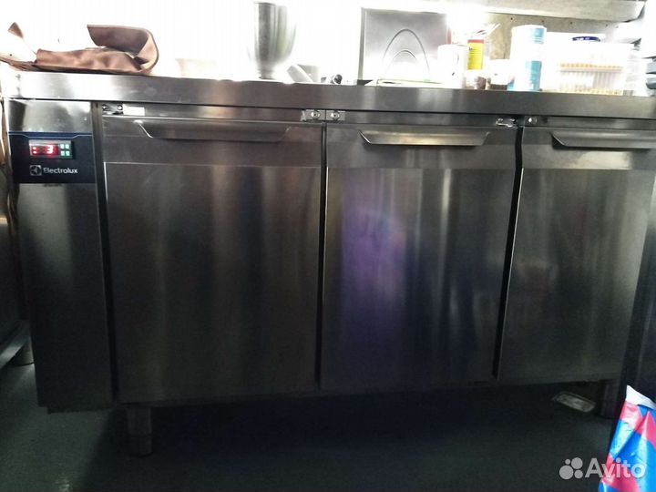 Холодильный стол