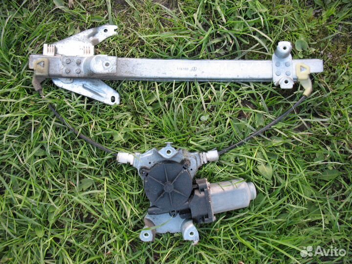 Стеклоподъемник задний Nissan Primera P12